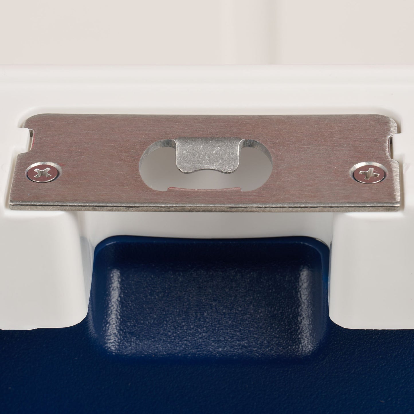 trailmate-75-qt-roller-cooler-y6 00035111-BO.jpg