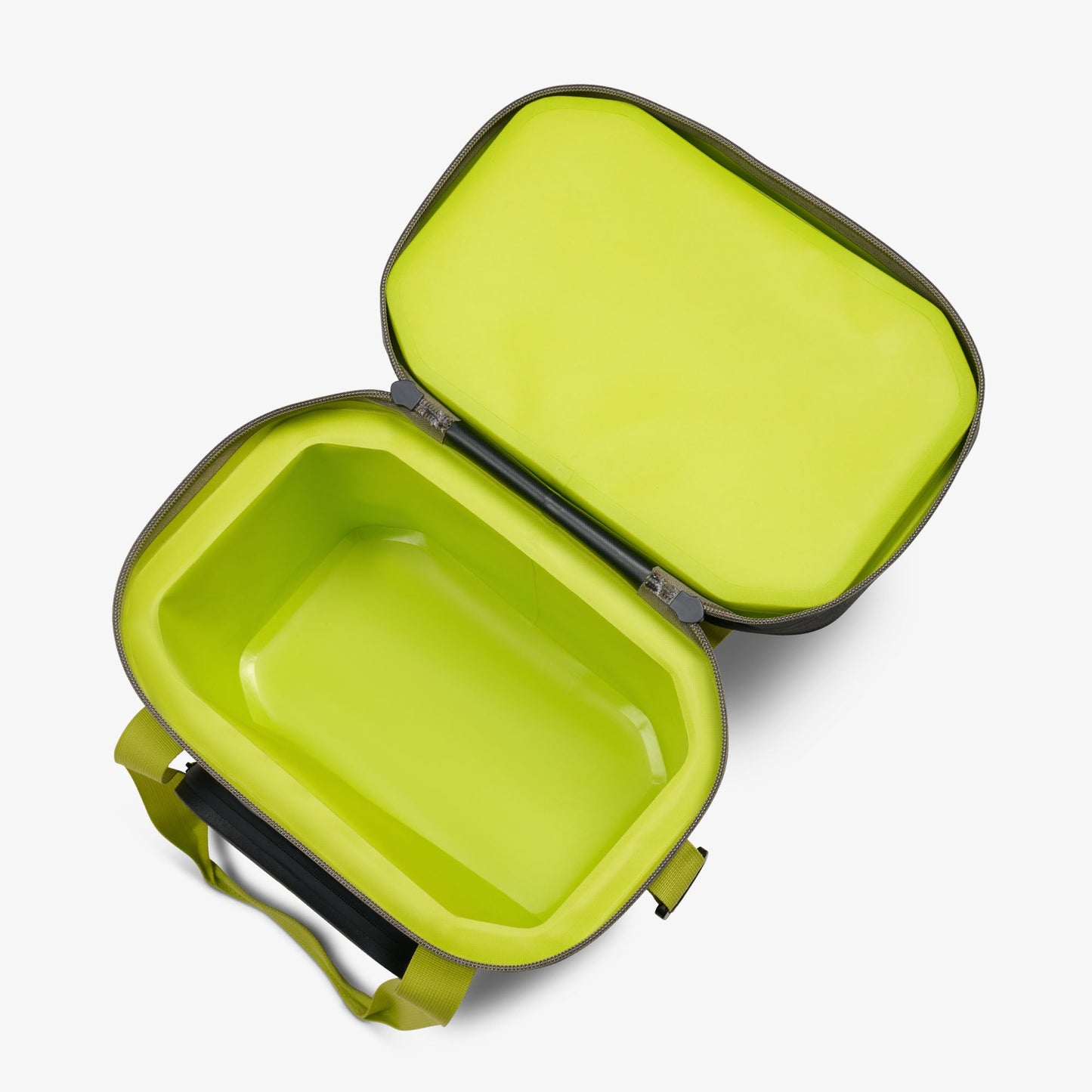 trailmate-18-can-cooler-bag-b7 00066772-O2.jpg